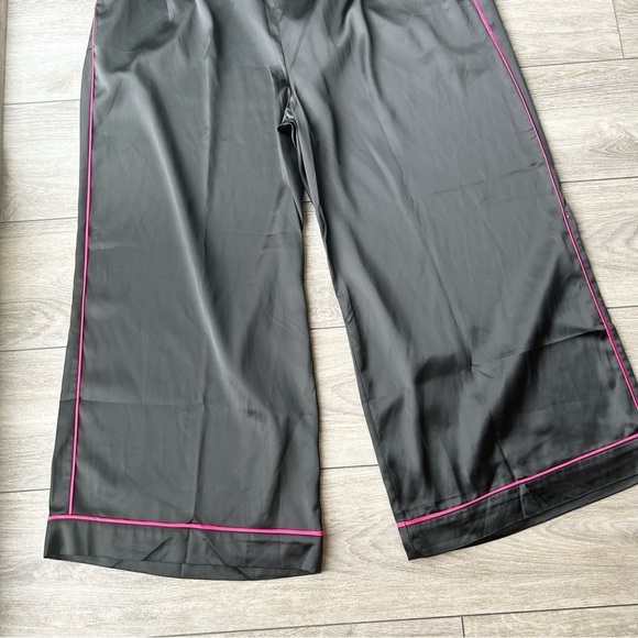 NWT Torrid Wide Leg Satin High  Rise Pant in Deep Black - Picture 4 of 13